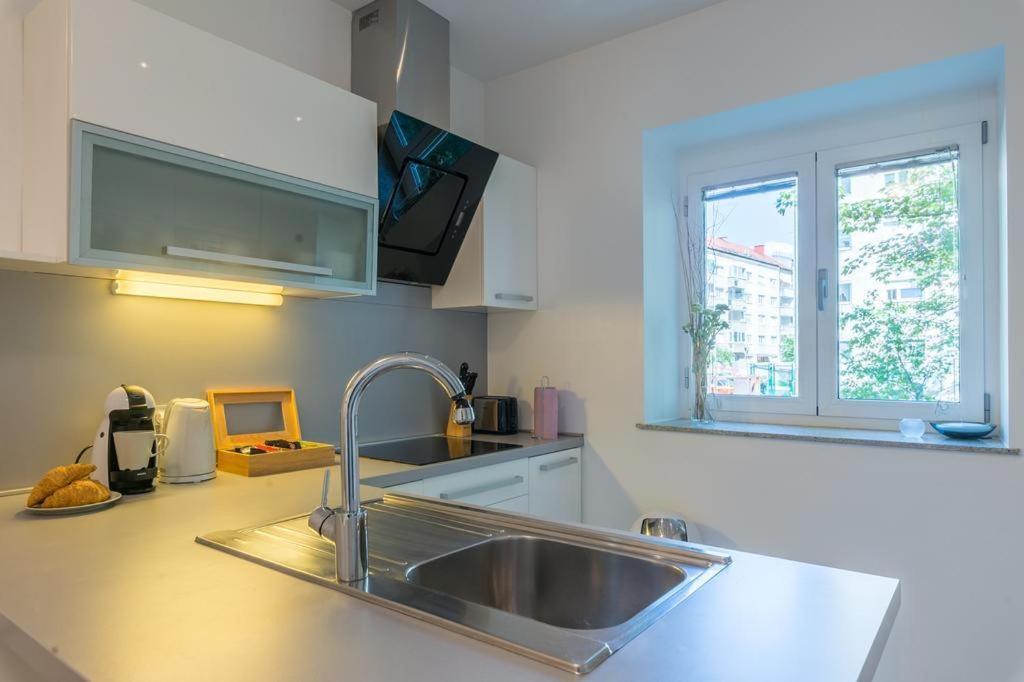 J Pavla Apartment *